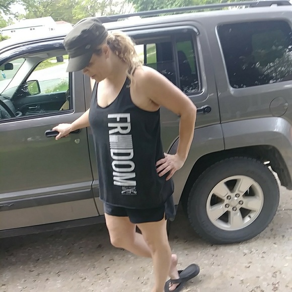 Meet your Posher, Allyssa - Picture 4 of 5